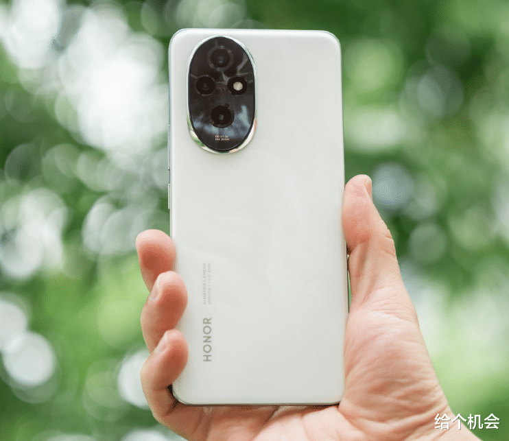 从2999跌至1415，荣耀开始清仓，512G+100w+1.5k护眼屏