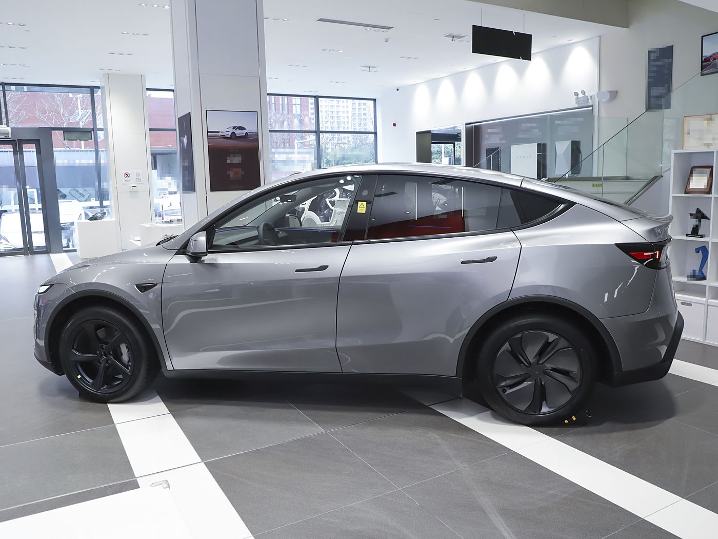 特斯拉Model Y全新车型上市!售价28.85万起外观动感,续航821公里