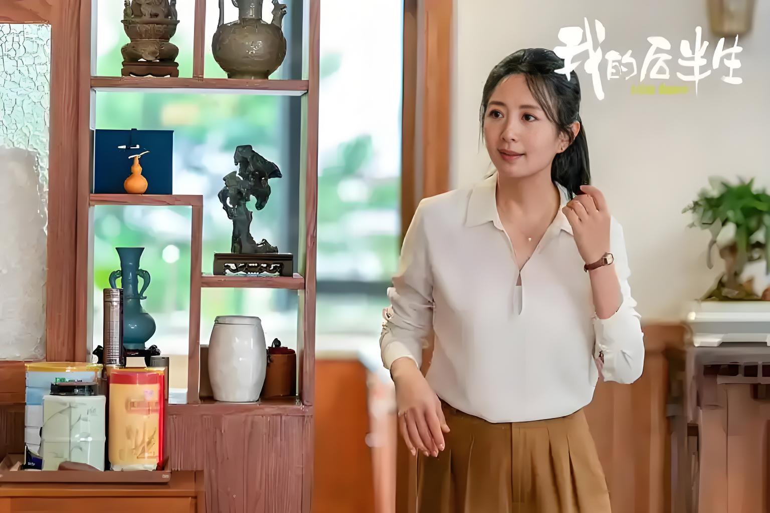 50岁杨童舒再爆红:从“童年阴影”到“清醒女神”,她给内娱上了一课!