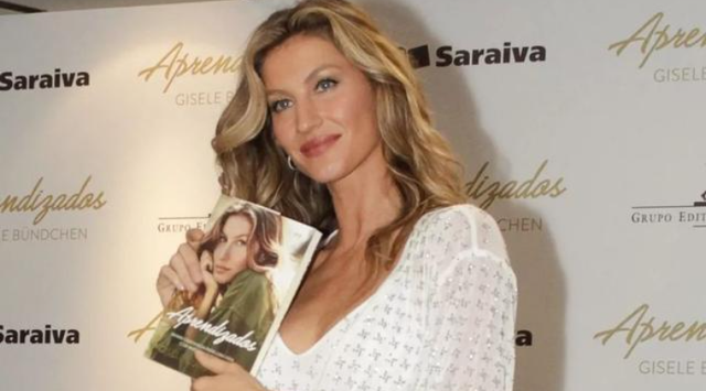 44岁吉娘娘与新欢遛娃：刚满月身材超火辣，男友很帅还有腹肌