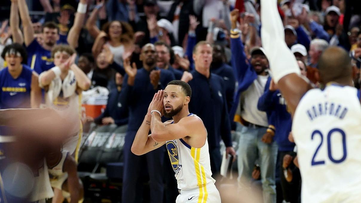 连斩湖人掘金！37岁库里轰42+6创神迹，勇士专治豪强再冲冠