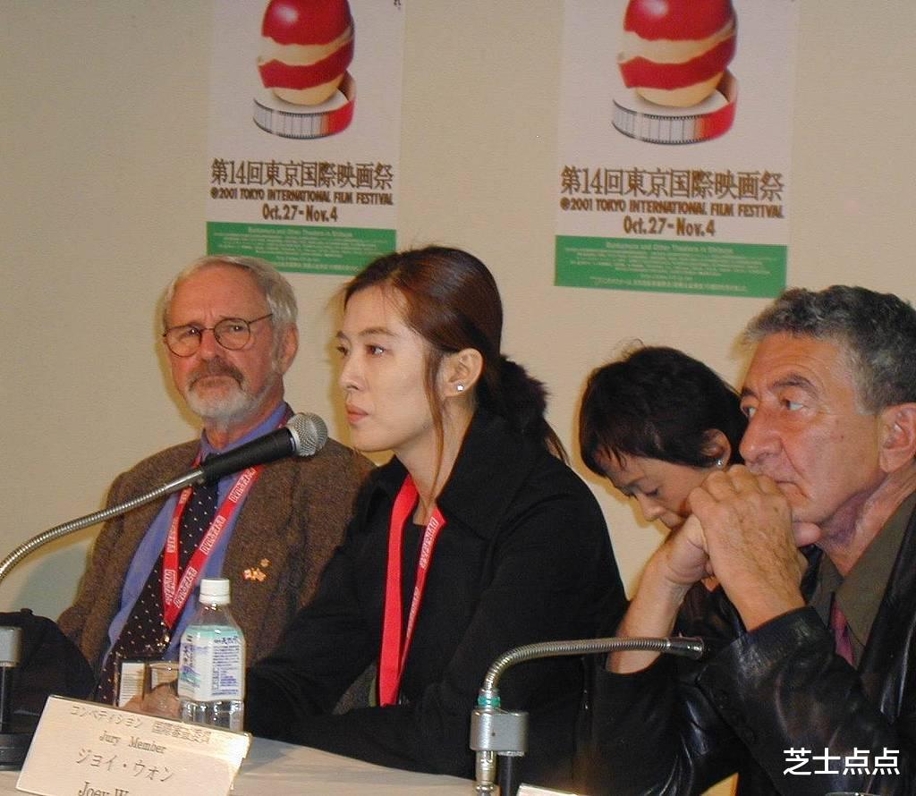 王祖贤温哥华开艾灸馆:58岁素颜状态引热议