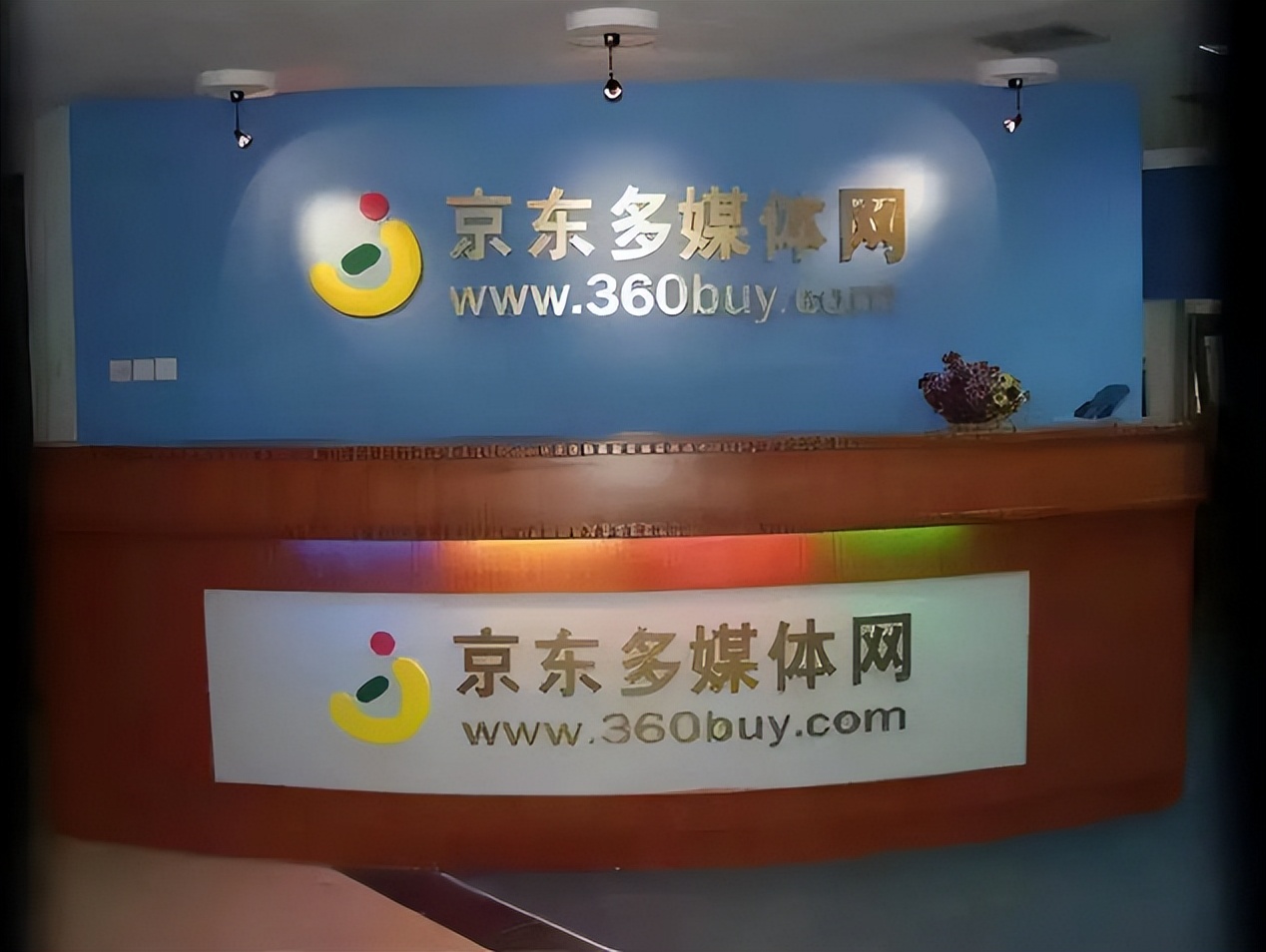 章泽天也没想到，51岁老公刘强东再破天花板，让整个欧洲刮目相看