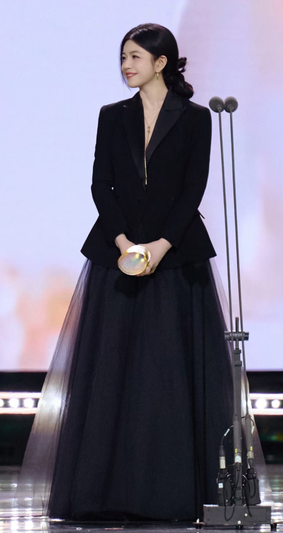 陈妍希分享美照并配文,咱就是说,可盐可甜