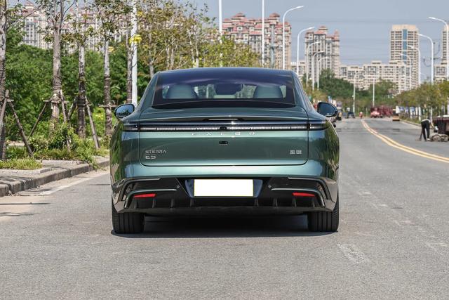 奇瑞造了辆“廉价帕梅”，长近5米，3.7秒破百+空悬，仅15.28万起