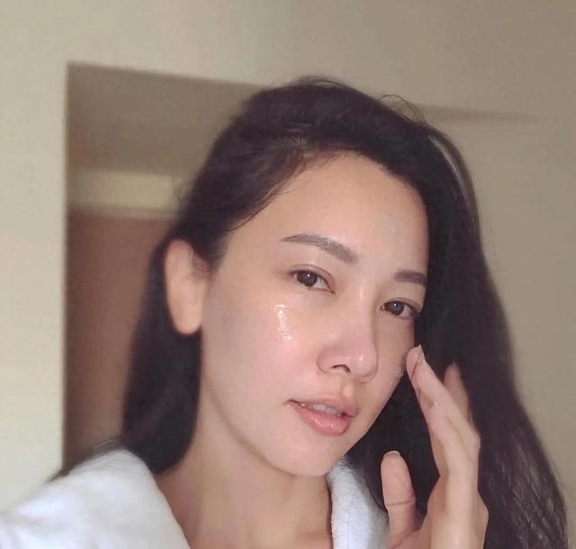 13位泰国女明星素颜照曝光，小水好美，Mai像大学生，Aump好年轻