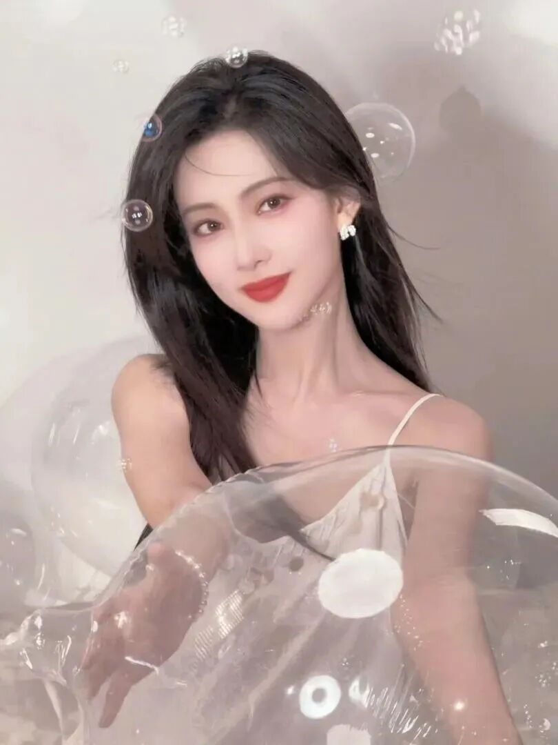 孟子义，泡泡雨可爱美图