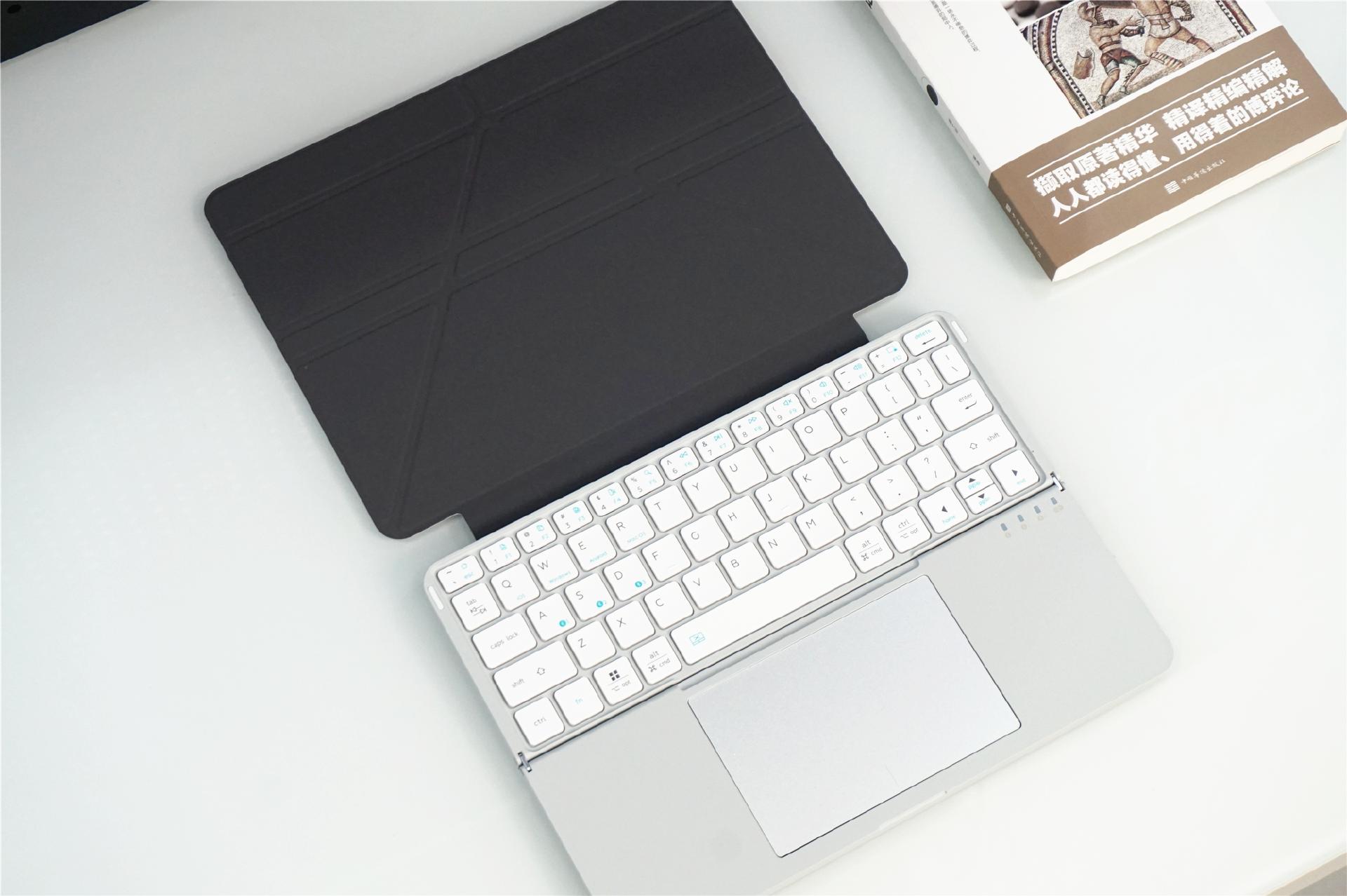 谁懂YIFR便携式两折键盘在外出时带来的救赎感?远程办公的好搭子