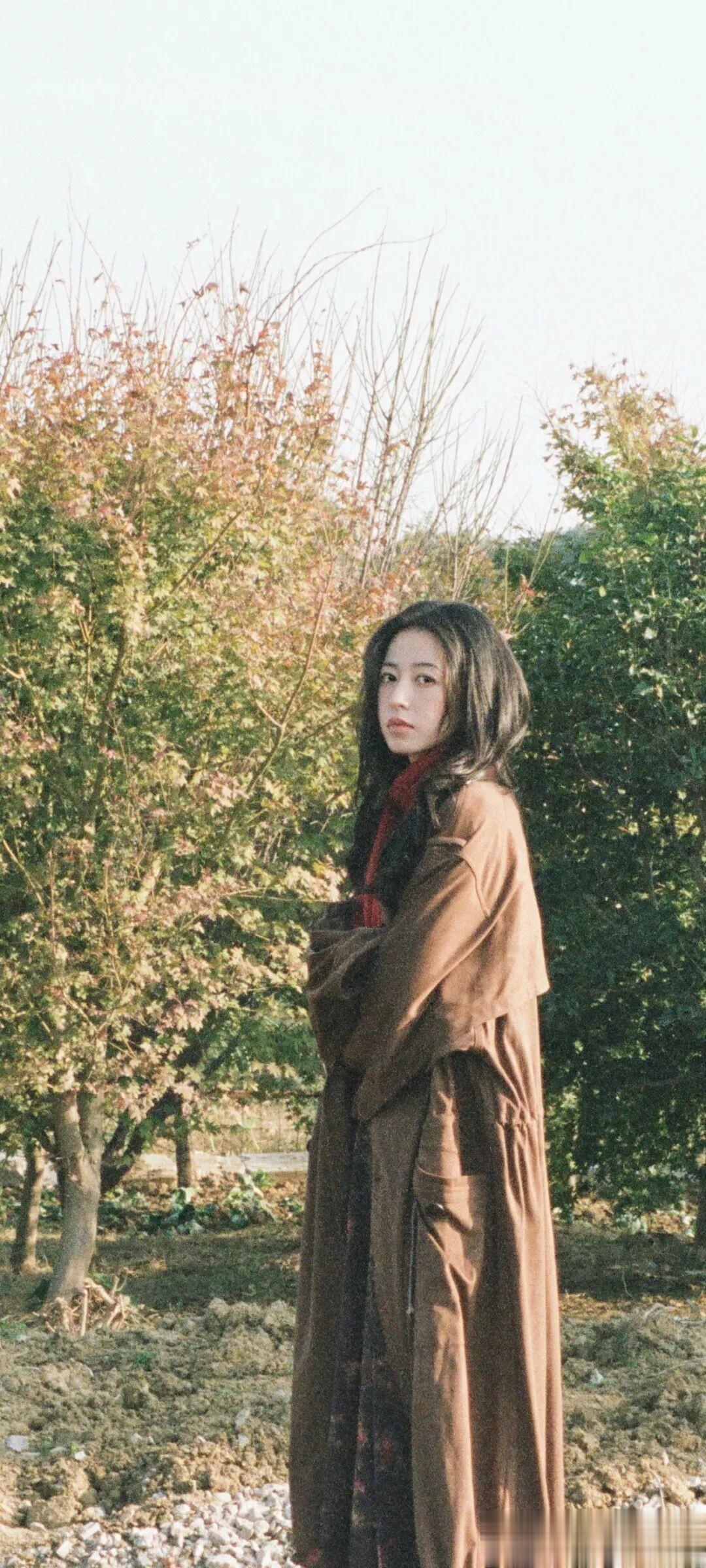 周雨彤壁纸,初冬电影感