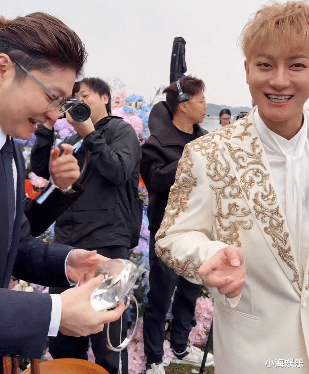 黄子韬徐艺洋大婚，婚礼环节独特又有寓意，刘些宁为好友感动流泪