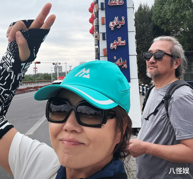 王茜华夫妇新疆度假，沈航打扮的越来越邋遢，夫妻俩看着差20岁