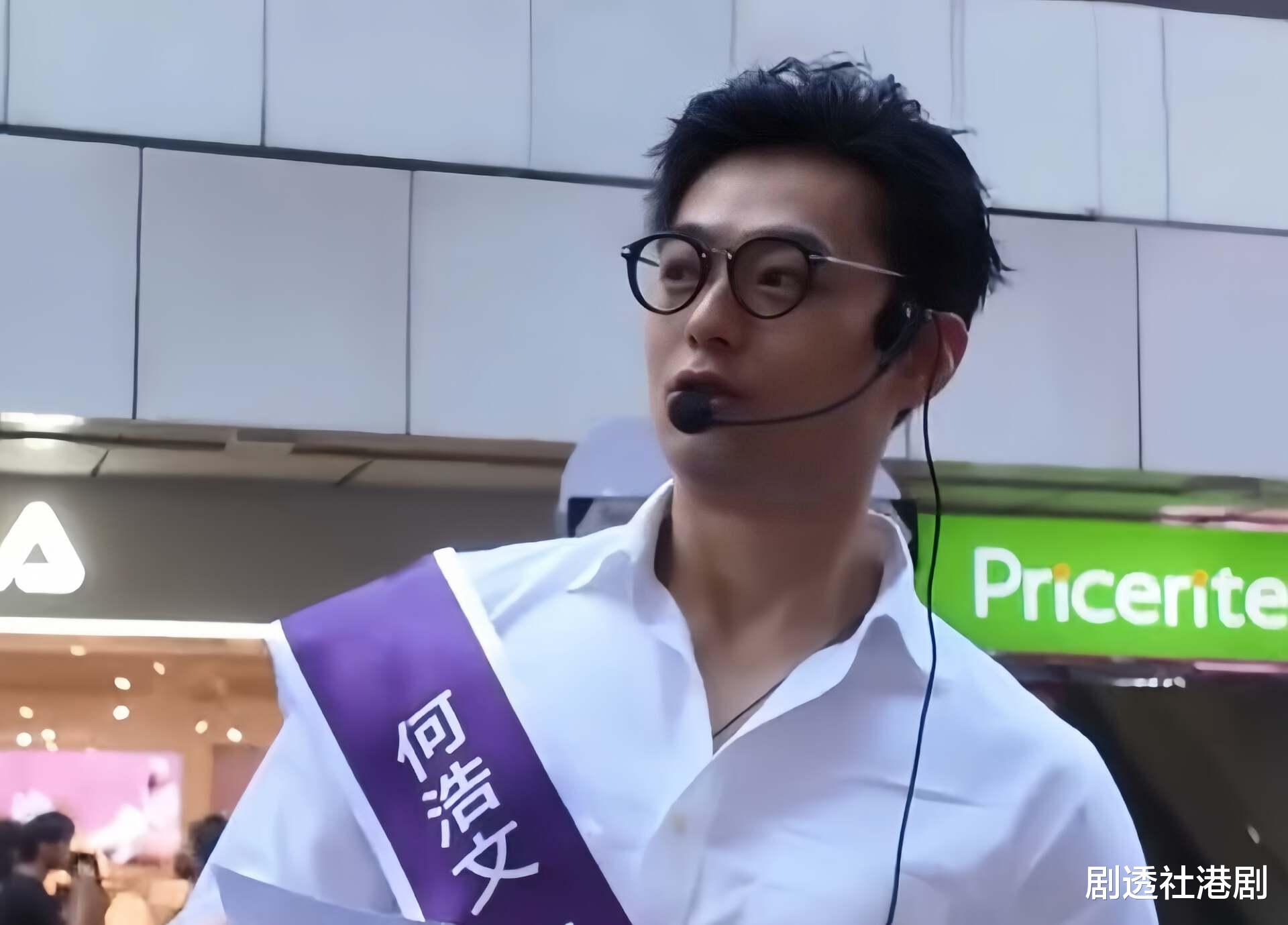 香港知名男星上街派宣传单,惨遭路人无视,事业不顺在过气边缘