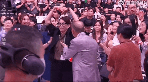 欠债166亿,顶流脱衫下乡了