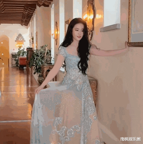 意大利这一夜，被“丰腴大气”的刘亦菲惊艳了，不迎合审美却碾压全场