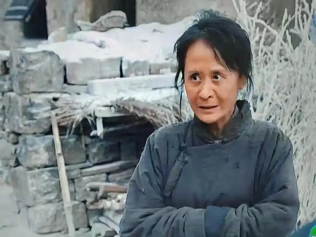 明明同一人，演完《利剑玫瑰》演《生万物》，演技太好差点没认出