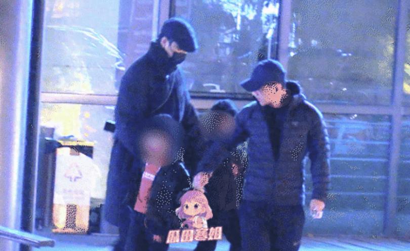 陈坤被拍到带双胞胎男孩吃饭！曾发文否认有两个新孩子