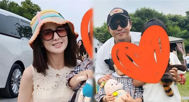 离婚4年，陈思诚再次让世界“刮目相看”，41岁佟丽娅后悔了吗？