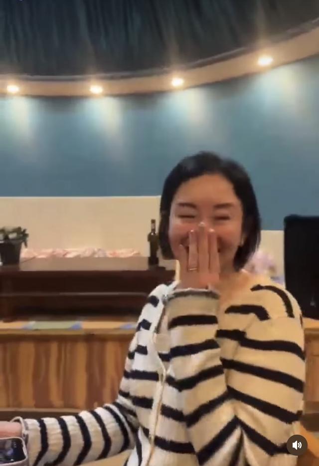 54岁港姐随内蒙古丈夫回老家，首次在蒙古包吃饭，丈夫大跳蒙古舞