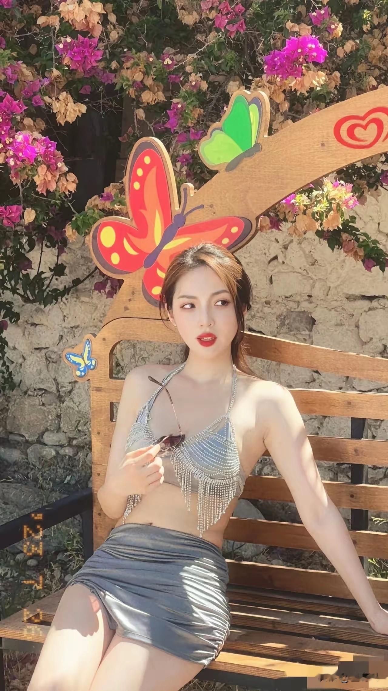 32岁王钟瑶炸场！台球界最美裁判，颜值和实力双在线的婚姻赢家