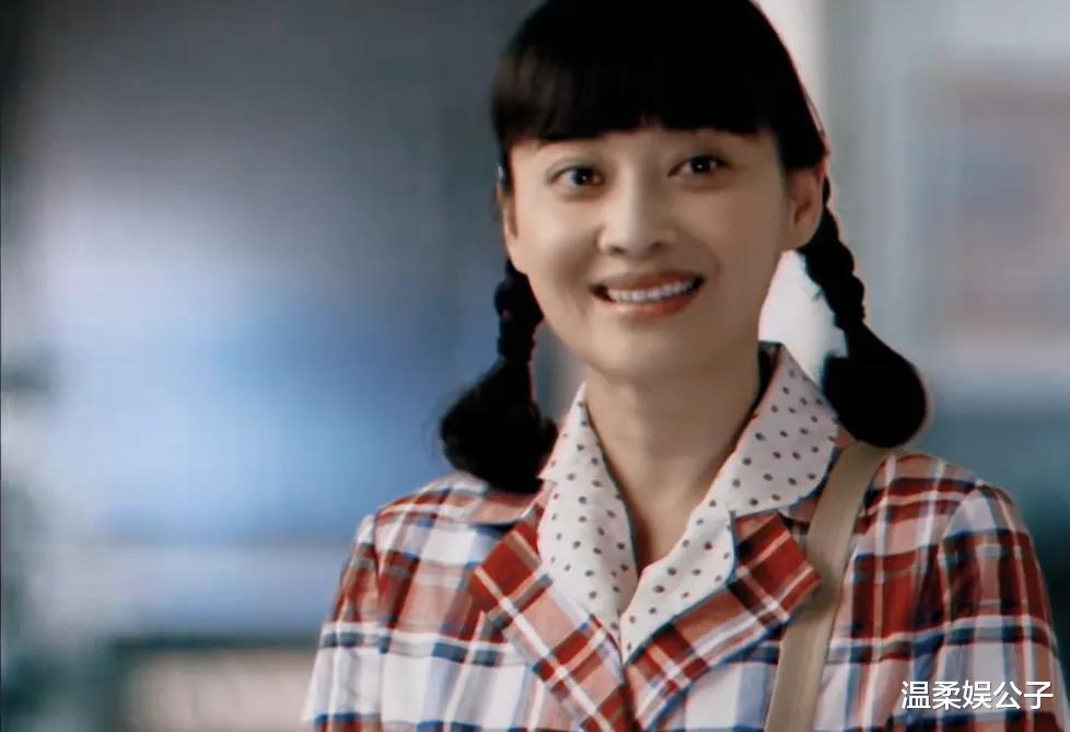 条件不符就别尬演,看50岁梅婷穿了数不清的丑T恤,才知道真演技