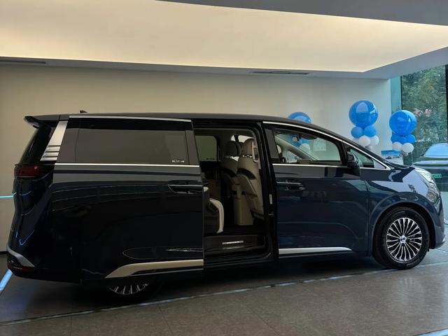 20多万买24款腾势D9,比25款便宜了十万,除了没有智驾还有啥区别