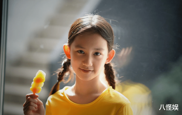 孙莉晒11岁女儿，多妹精灵耳一脸聪明相，小腿好长目测能长到170+