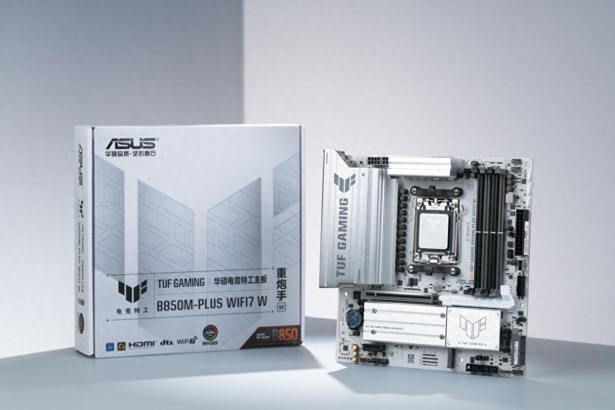 這塊主板顏值性能都能打，AMD銳龍和重炮手聯手組“雪地裝甲”