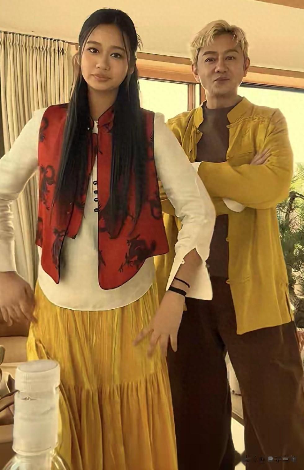 陈浩民与宝贝女儿同框14岁陈雅薷东南亚长相很酷气个子比还爸爸高