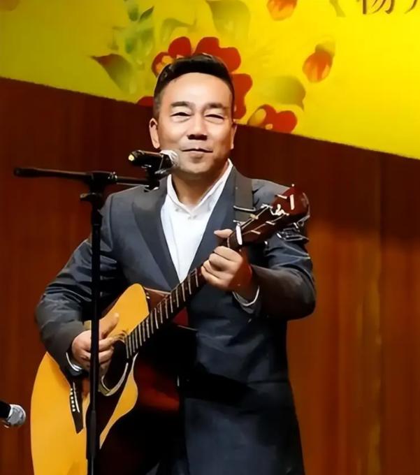 63岁晚节不保!杨议被扒底朝天,原来收美女徒弟只是冰山一角