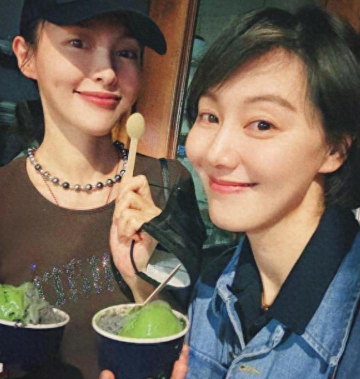 央视42岁王冠上海豪宅曝光，三层别墅带俩院子，新婚一年生活滋润