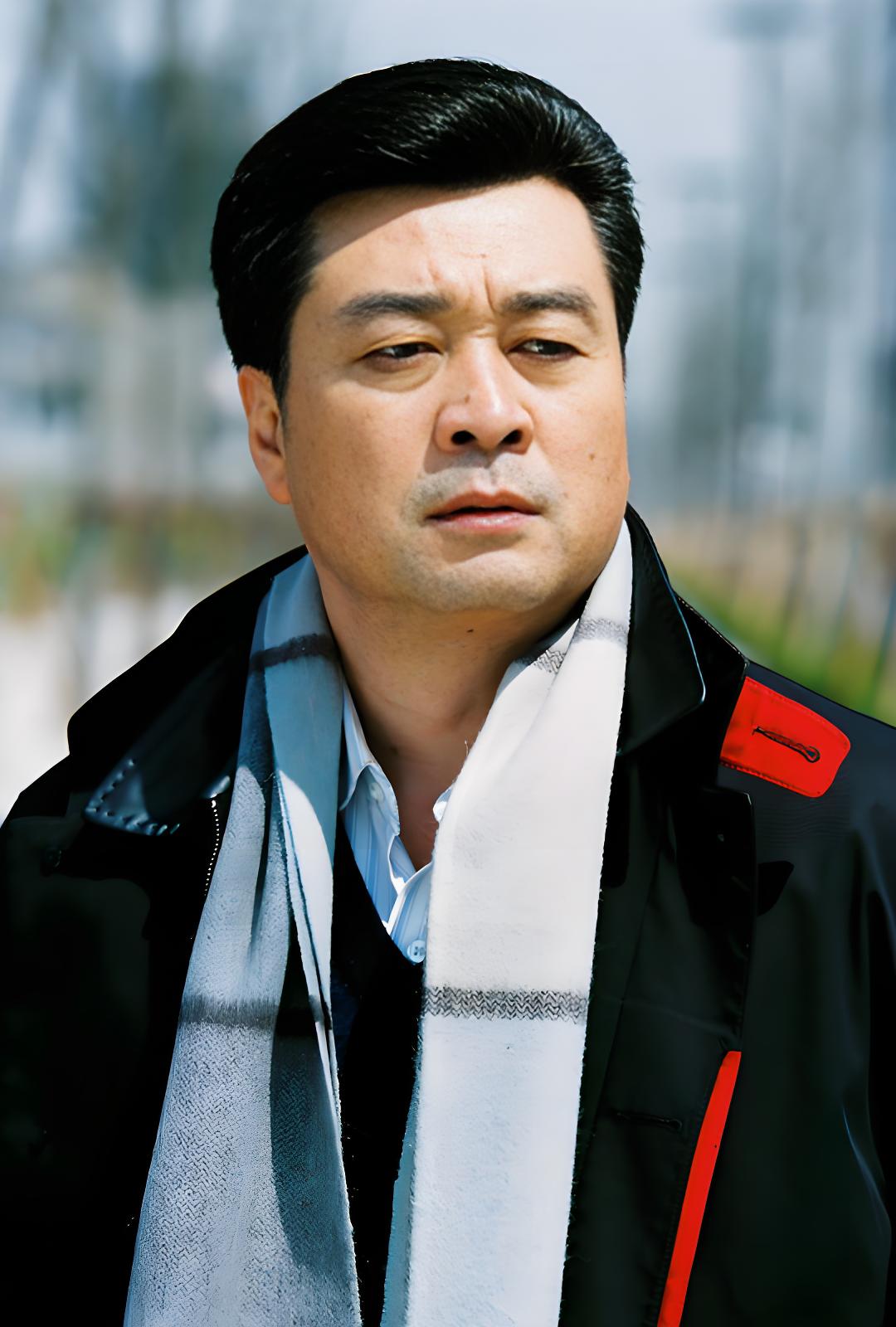 他出身京剧世家,是金鹰奖“视帝”,离婚又再婚,也是绝世好继父