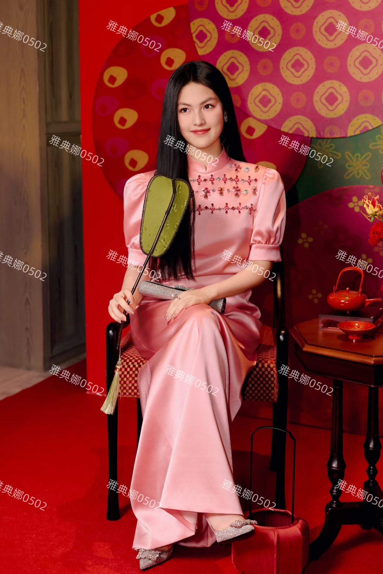 王诗龄秀发如瀑青春无敌但衣品拉胯，何超莲五官精致身高是短板!