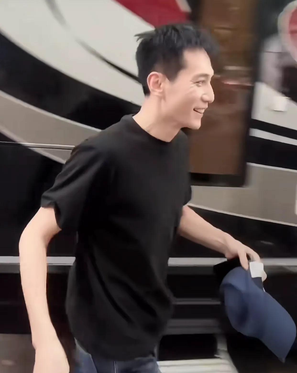 天呐!居然在47岁的刘烨脸上看到了少年感,太帅了吧,梦回蓝宇