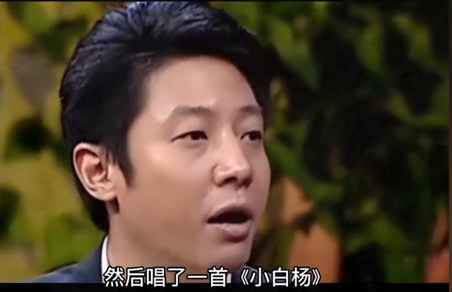 撒贝宁一家现身机场，女儿好漂亮，洋媳妇李白肤白貌美大长腿