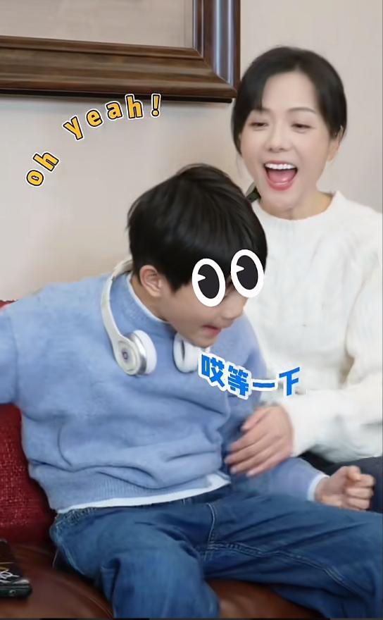 杨乐乐晒11岁儿子正脸！曝光一家四口全家福，沐沐和妹妹睡上下铺