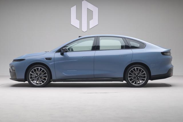 零跑B01开启预售!5种车型可选,搭激光雷达+8295芯片,续航650km