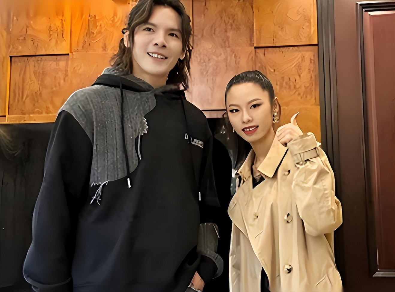 拔出萝卜带出泥！向佐偏轨风波未过，向太就自曝郭碧婷\不养家\