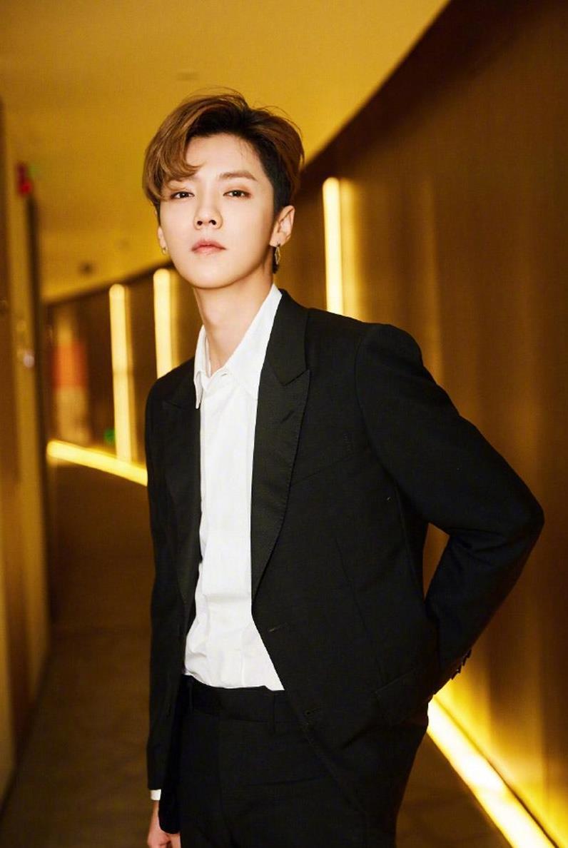 鹿晗,宣布了!退团决定并非突发。