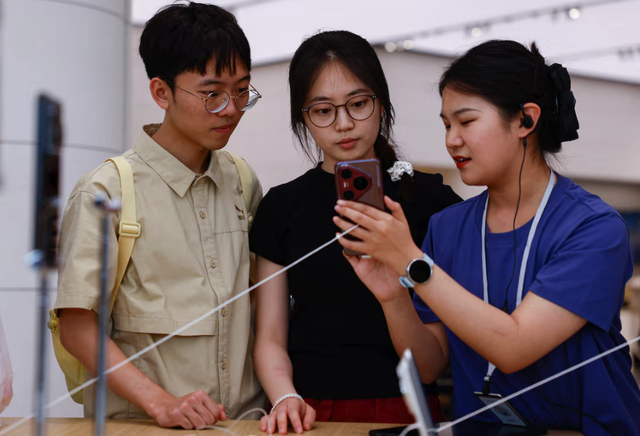 格局突变！华为跌至第四，小米仅排第三！苹果爆发，直接卖断货！