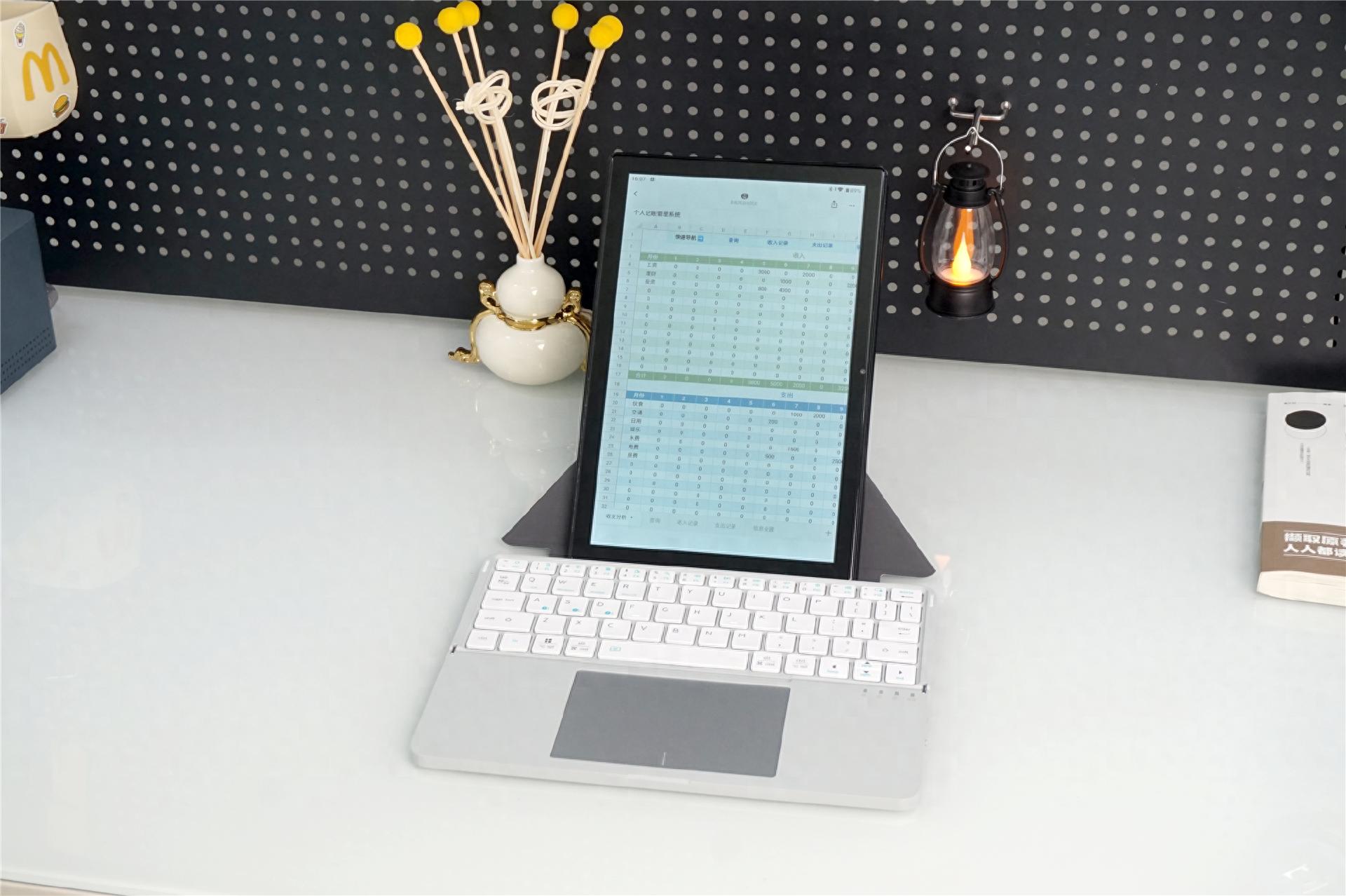 谁懂YIFR便携式两折键盘在外出时带来的救赎感?远程办公的好搭子