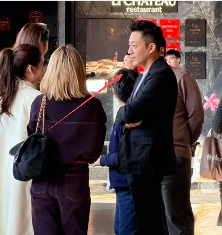 大S周年祭这天，汪小菲一家的三个举动，扯下了S家的“遮羞布”