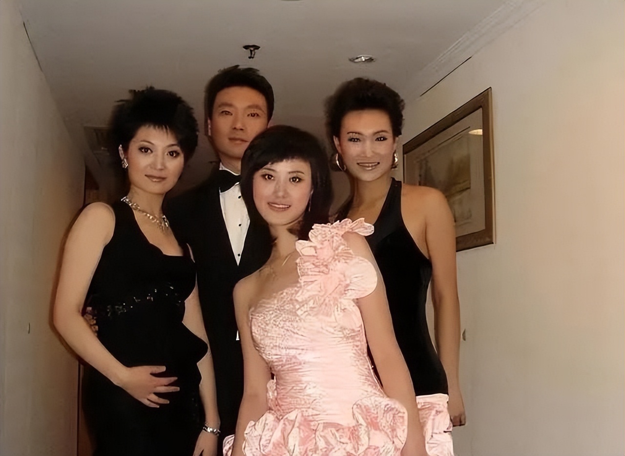 她曾是重庆最美的高考状元，如今当上央视主持人，44岁依然单身