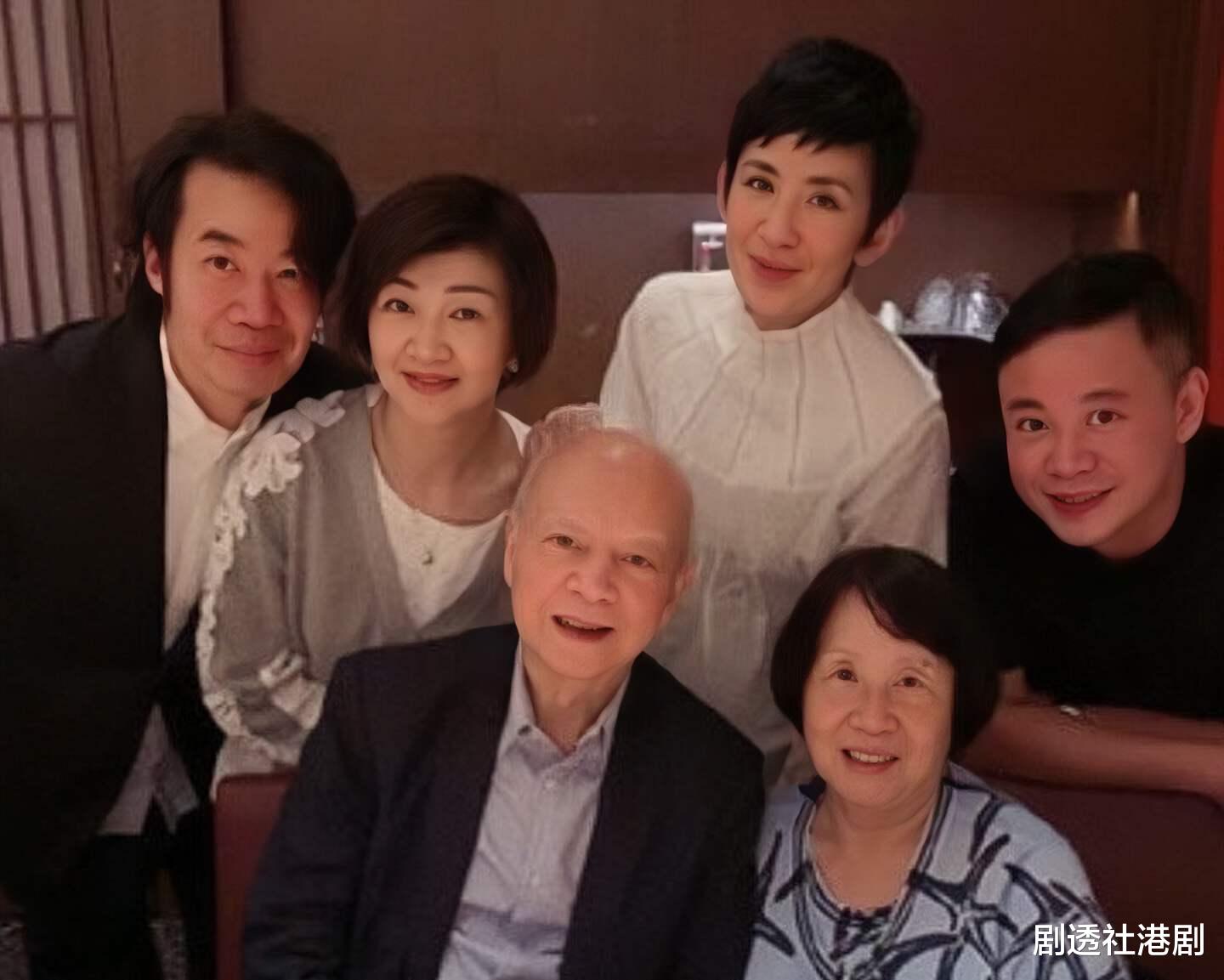 一路走好!香港知名老戏骨夏春秋不幸离世,女儿吴君如证实死讯