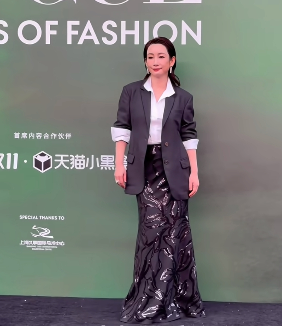 VOGUE时尚夜:刘亦菲压轴表情凶,马思纯显老十岁,杨幂风头最盛