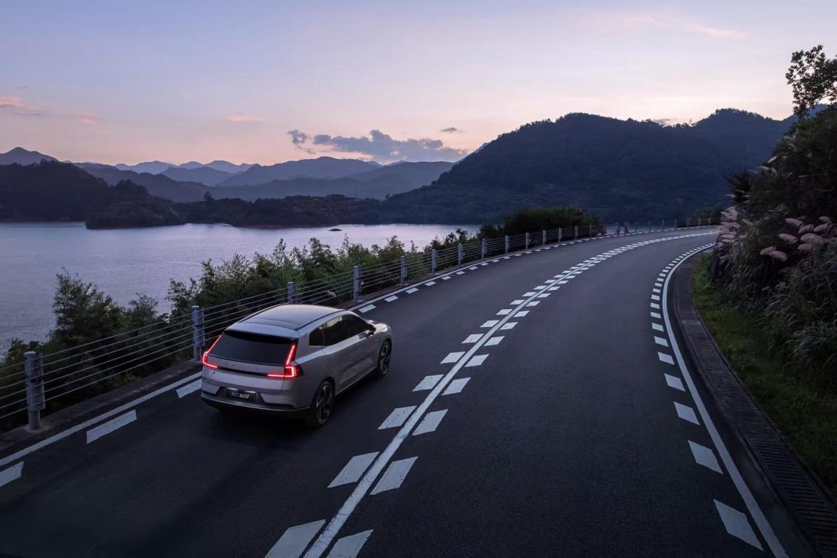 30万级豪华混动的漂亮仗,沃尔沃XC70凭什么就能让人买单?