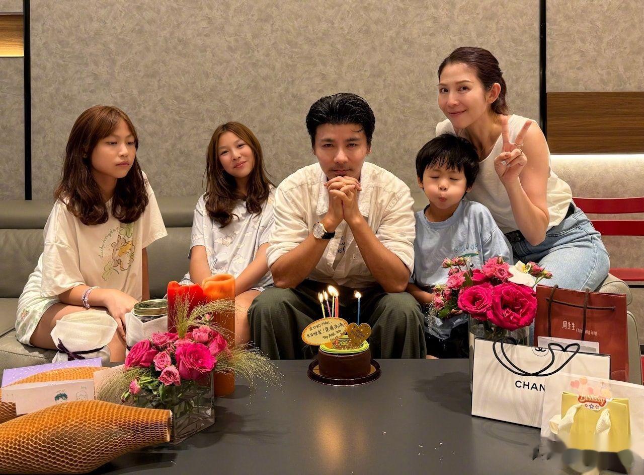 蔡少芬一家五口逛街被偶遇！女儿完美复刻妈妈颜值