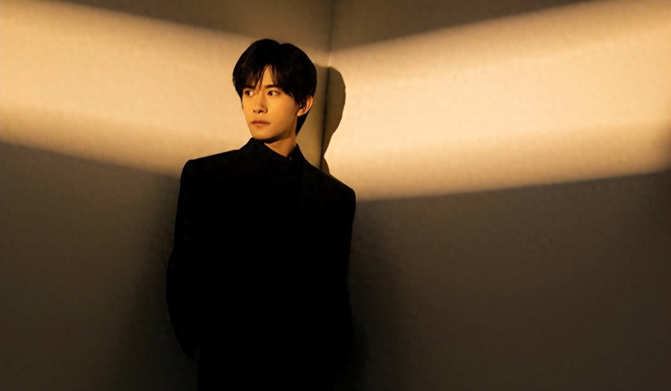 金鸡奖这夜，人情冷暖、江湖地位，在易烊千玺身上体现得淋漓尽致