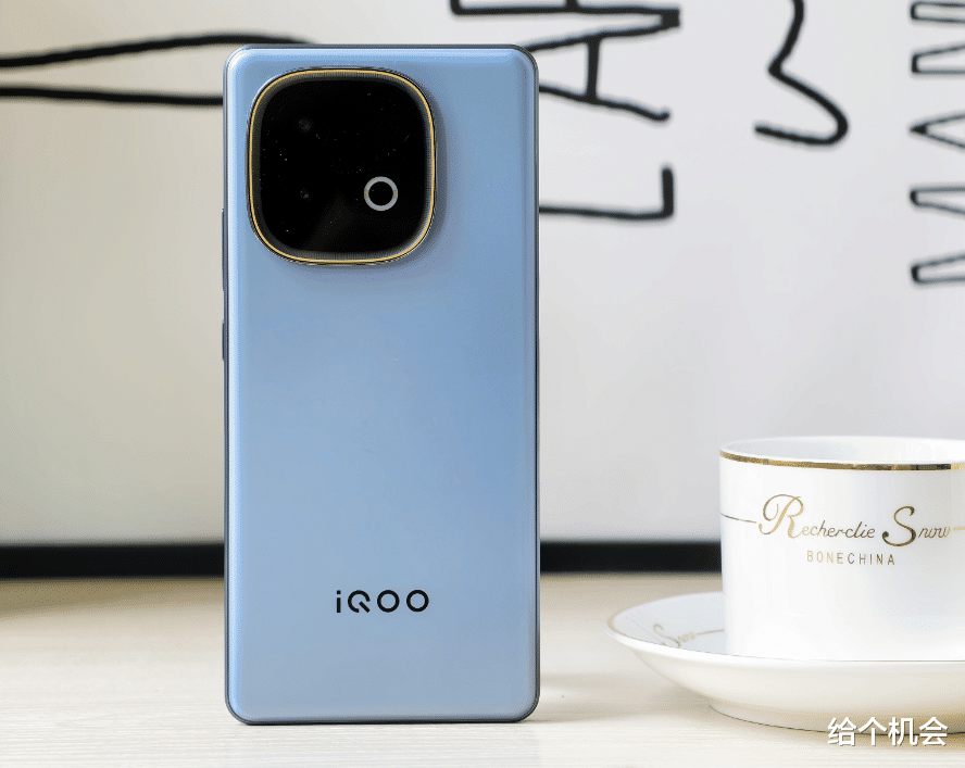 8000mAh+326万+512G,iqoo新机上市,加量还不加价