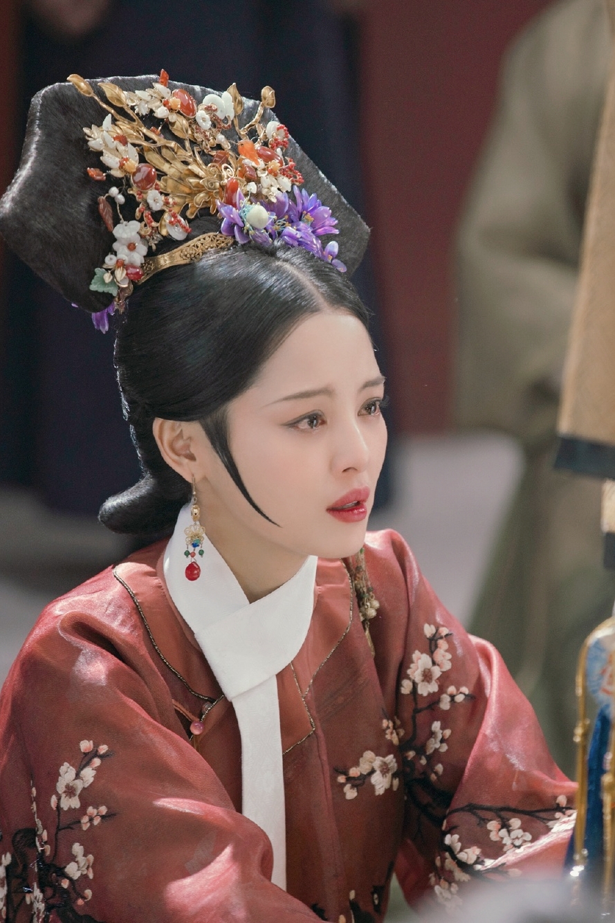 狂妄自大,德不配位?辛芷蕾拿国际影后仅1天,恶心的一幕出现了