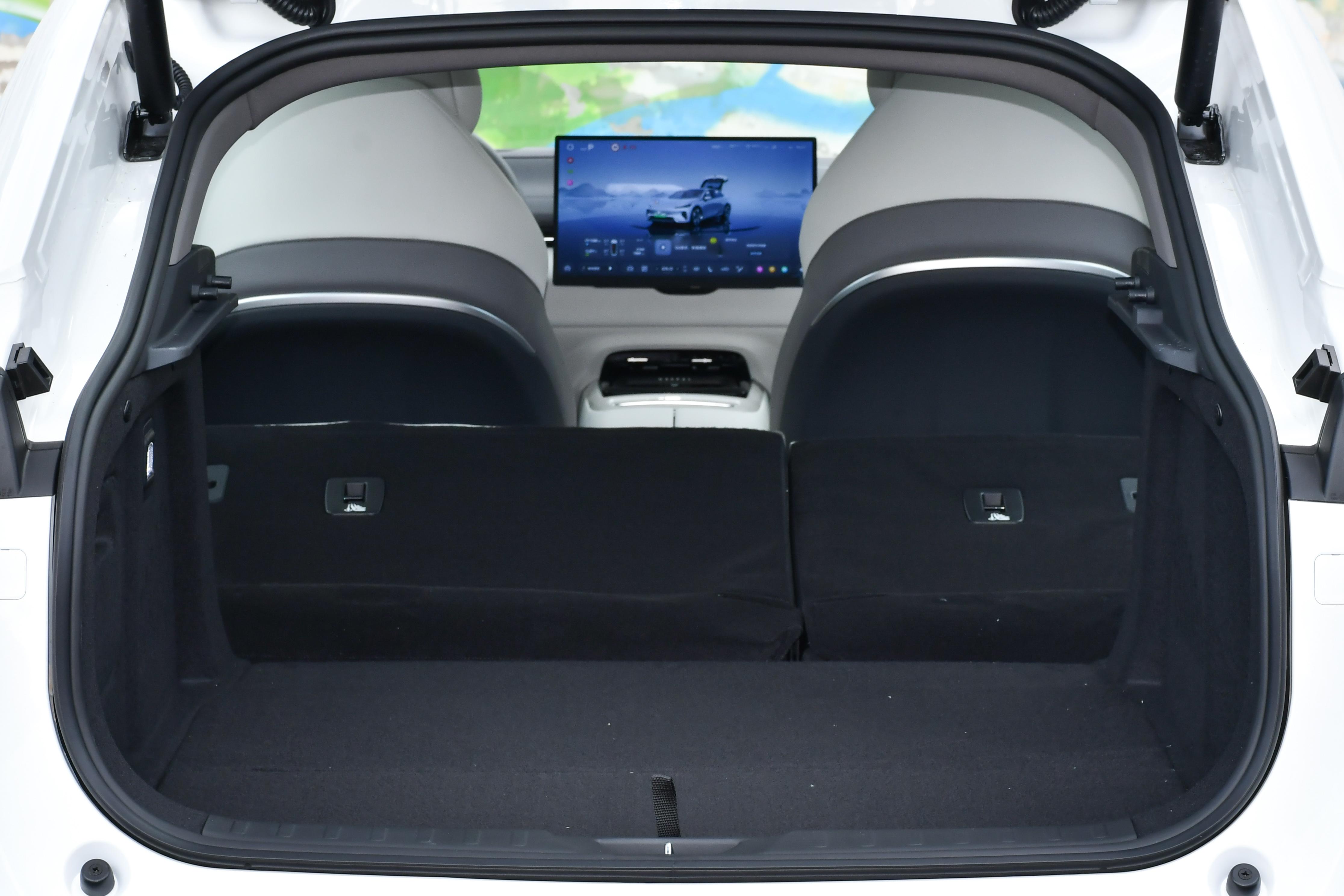 15万级增程SUV推荐!华为乾崑+高通8295芯片,配置高又实用